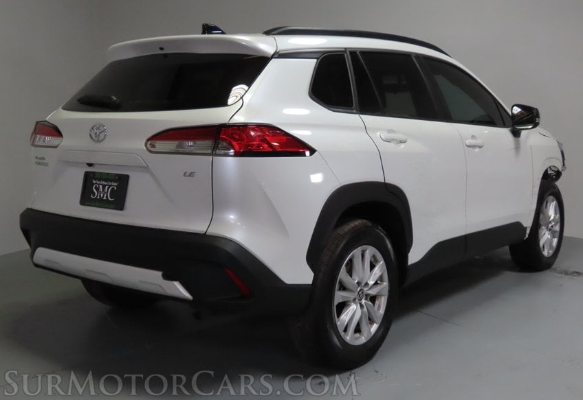 2025 Toyota Corolla Cross LE - Image 8