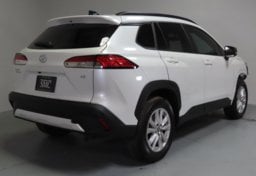 2025 Toyota Corolla Cross LE - Image 8