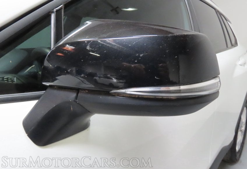2025 Toyota Corolla Cross LE - Image 31