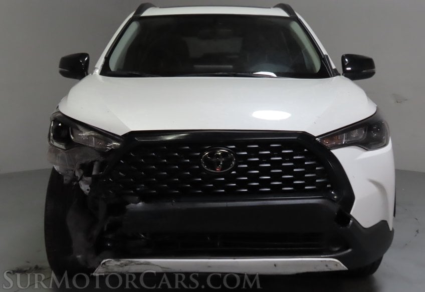 2025 Toyota Corolla Cross LE - Image 10