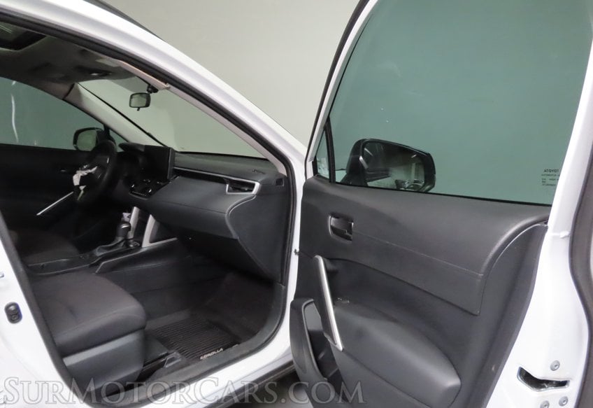 2025 Toyota Corolla Cross LE - Image 36