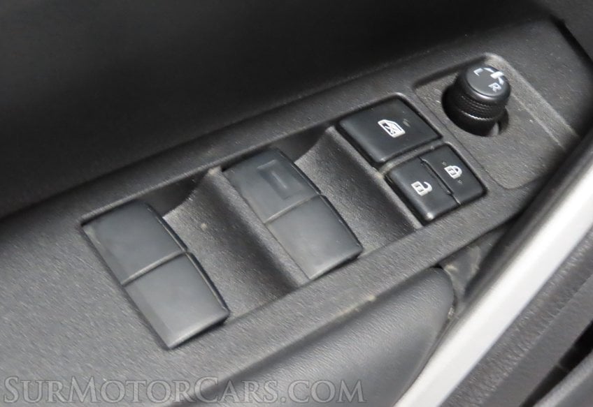 2025 Toyota Corolla Cross LE - Image 28