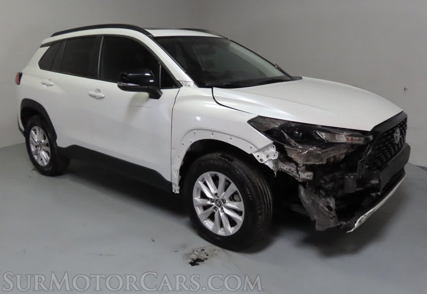 2025 Toyota Corolla Cross LE - Image 2