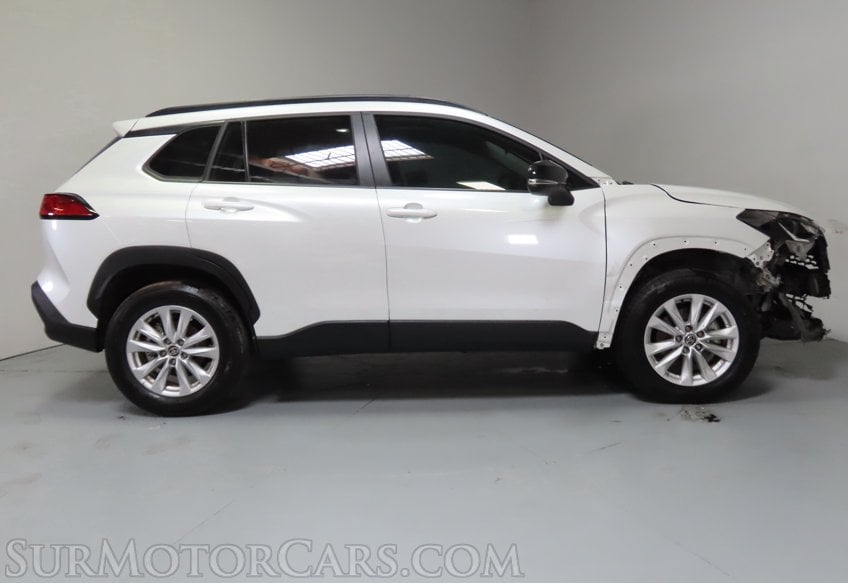 2025 Toyota Corolla Cross LE - Image 5