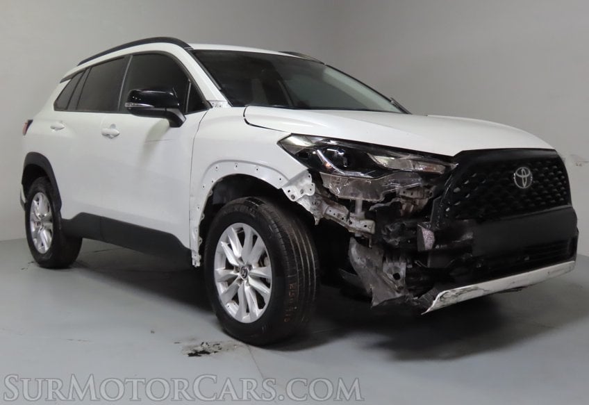 2025 Toyota Corolla Cross LE - Image 4