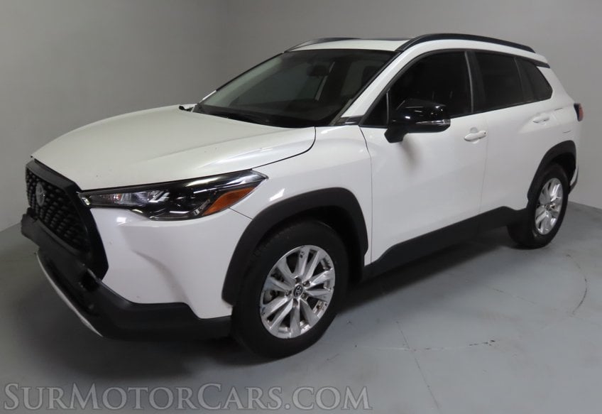 2025 Toyota Corolla Cross LE - Image 1