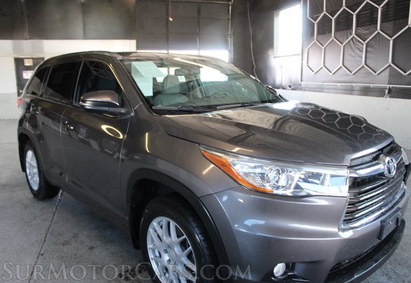 2016 Toyota Highlander AWD XLE - Image 30