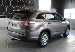 2016 Toyota Highlander AWD XLE - Image 5