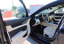 2024 Jaguar XF R-Dynamic SE - Image 41