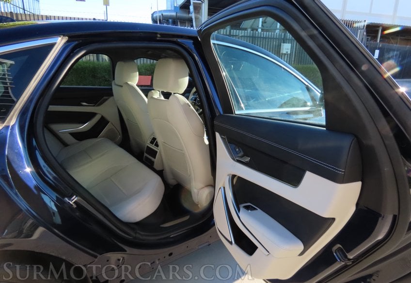2024 Jaguar XF R-Dynamic SE - Image 15