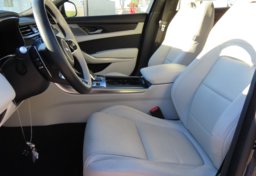 2024 Jaguar XF R-Dynamic SE - Image 40