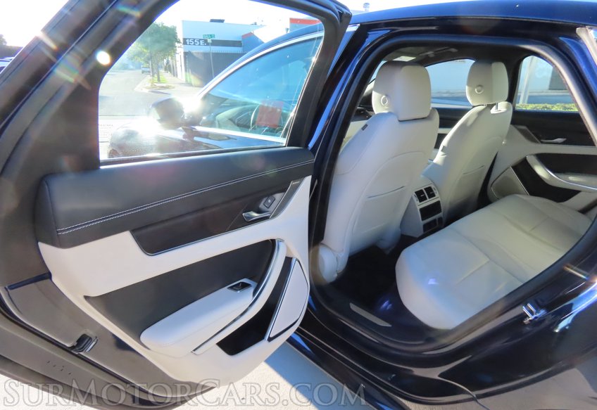 2024 Jaguar XF R-Dynamic SE - Image 42