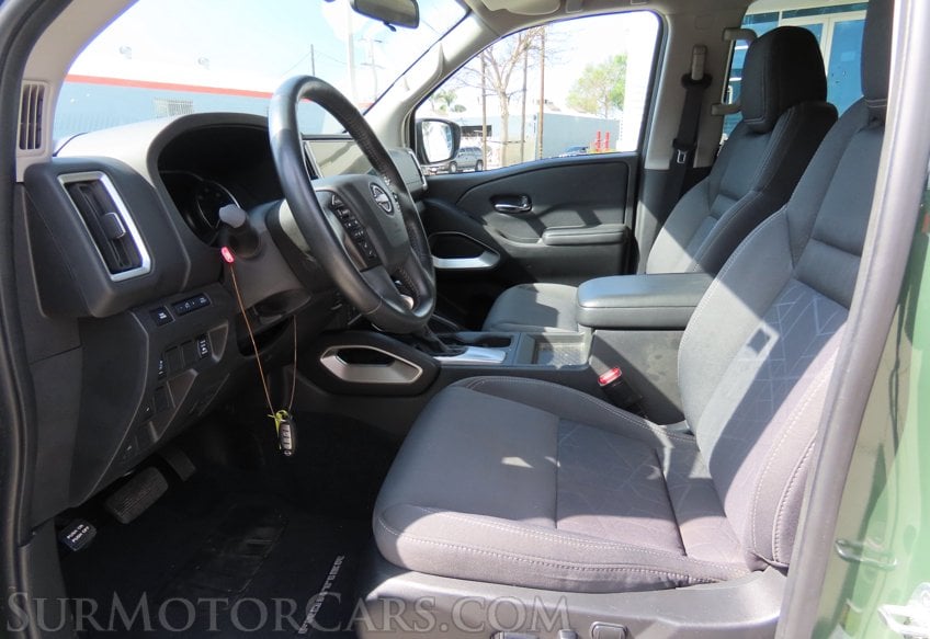 2025 Nissan Frontier SV - Image 21