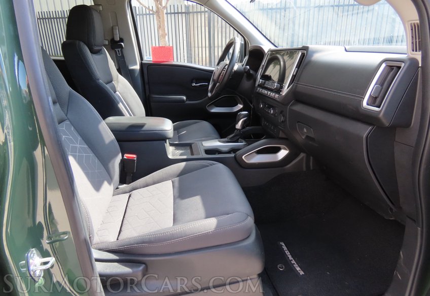2025 Nissan Frontier SV - Image 18