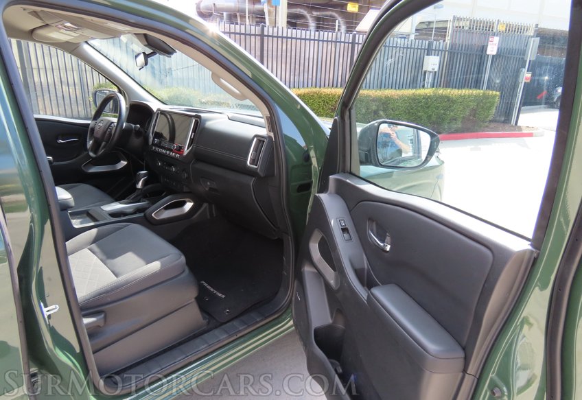 2025 Nissan Frontier SV - Image 23
