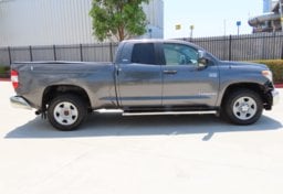 2017 Toyota Tundra SR5 - Image 6