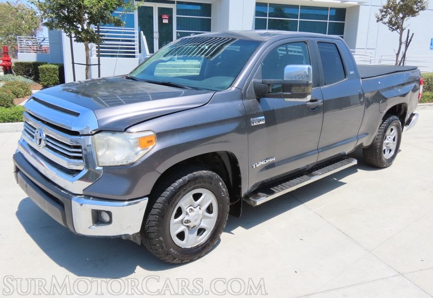2017 Toyota Tundra SR5 - Image 2