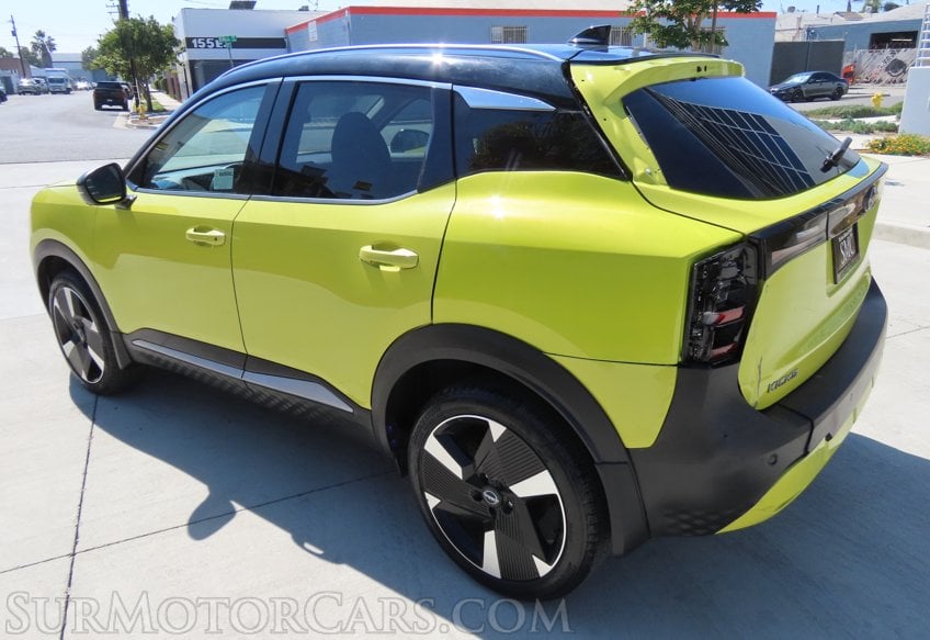 2025 Nissan Kicks SR - Image 9