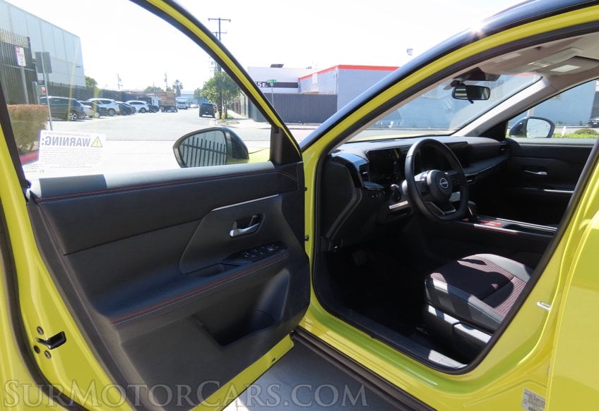 2025 Nissan Kicks SR - Image 29
