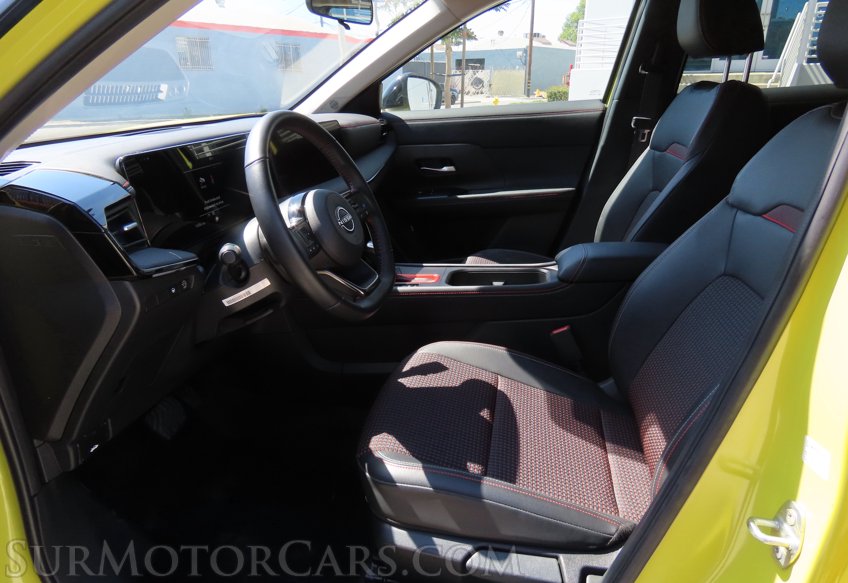 2025 Nissan Kicks SR - Image 30