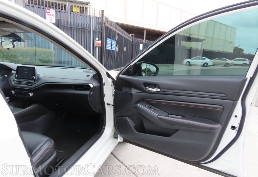 2022 Nissan Altima - Image 17