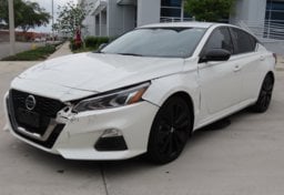 2022 Nissan Altima - Image 3