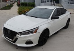 2022 Nissan Altima - Image 1