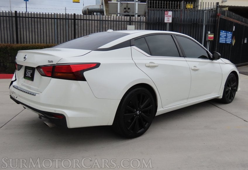 2022 Nissan Altima - Image 10