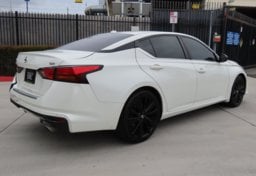 2022 Nissan Altima - Image 10