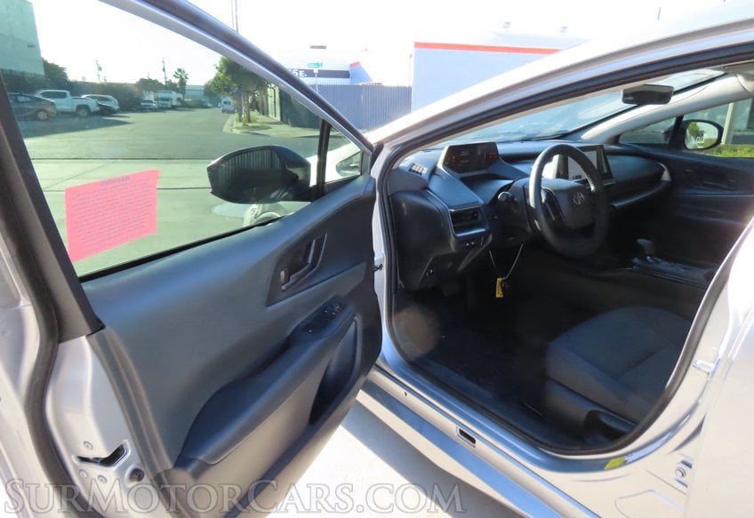 2026 Toyota Prius LE - Image 33