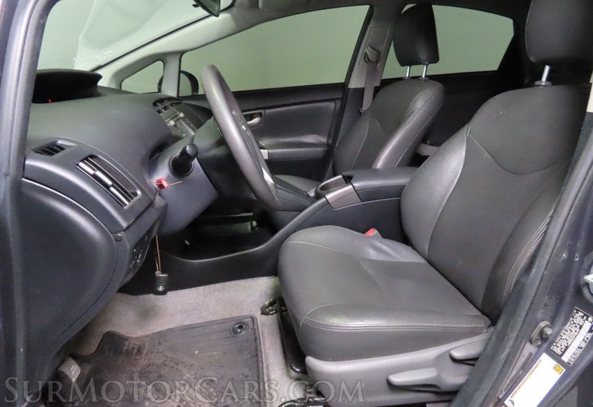 2015 Toyota Prius III - Image 25