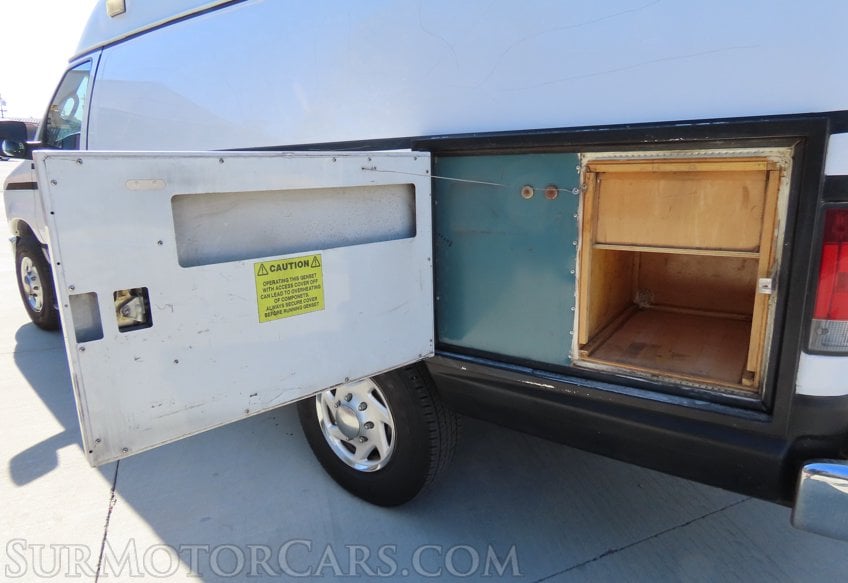 2008 Ford E-350 Frontline - Image 11