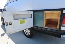 2008 Ford E-350 Frontline - Image 11