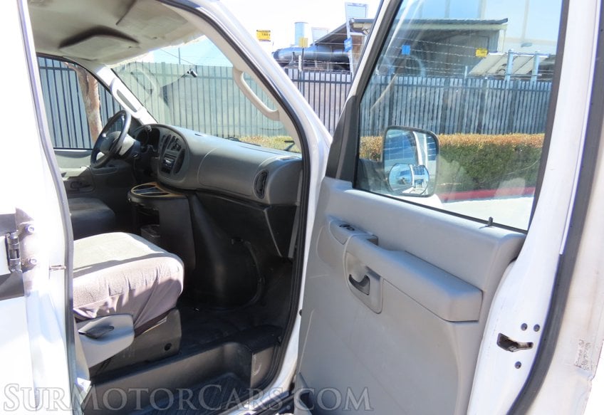 2008 Ford E-350 Frontline - Image 22