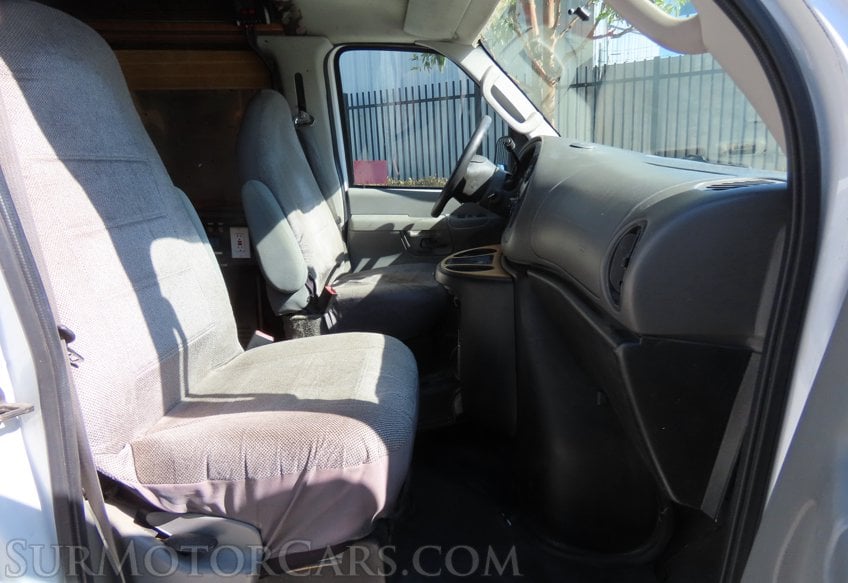 2008 Ford E-350 Frontline - Image 25