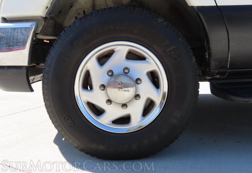 2008 Ford E-350 Frontline - Image 15