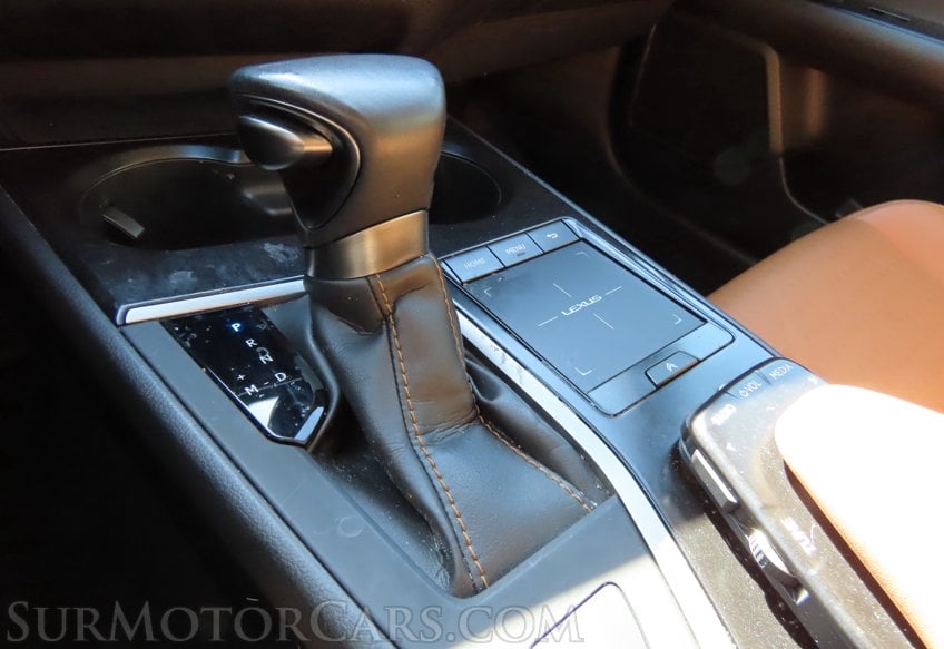 2019 Lexus UX 200 - Image 17