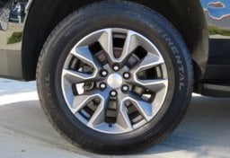 2024 Chevrolet Suburban LT - Image 18