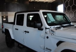 2023 Jeep Gladiator - Image 16