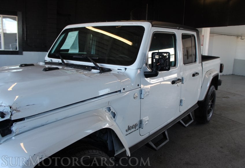 2023 Jeep Gladiator - Image 13