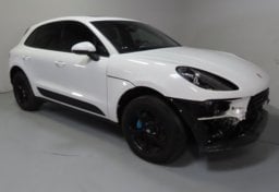 2019 Porsche Macan - Image 2