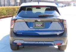 2025 Nissan Kicks SV AWD - Image 8