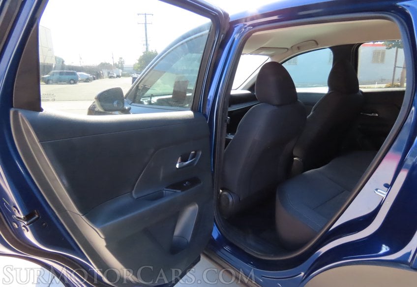 2025 Nissan Kicks SV AWD - Image 32