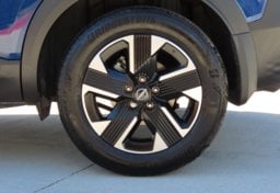 2025 Nissan Kicks SV AWD - Image 42