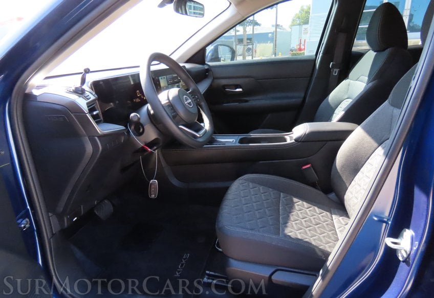 2025 Nissan Kicks SV AWD - Image 30
