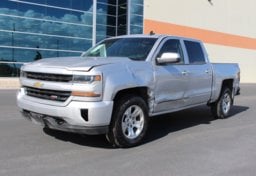 2018 Chevrolet Silverado 1500 4x4 LT - Image 2