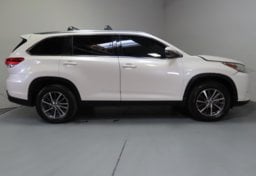 2019 Toyota Highlander XLE - Image 6