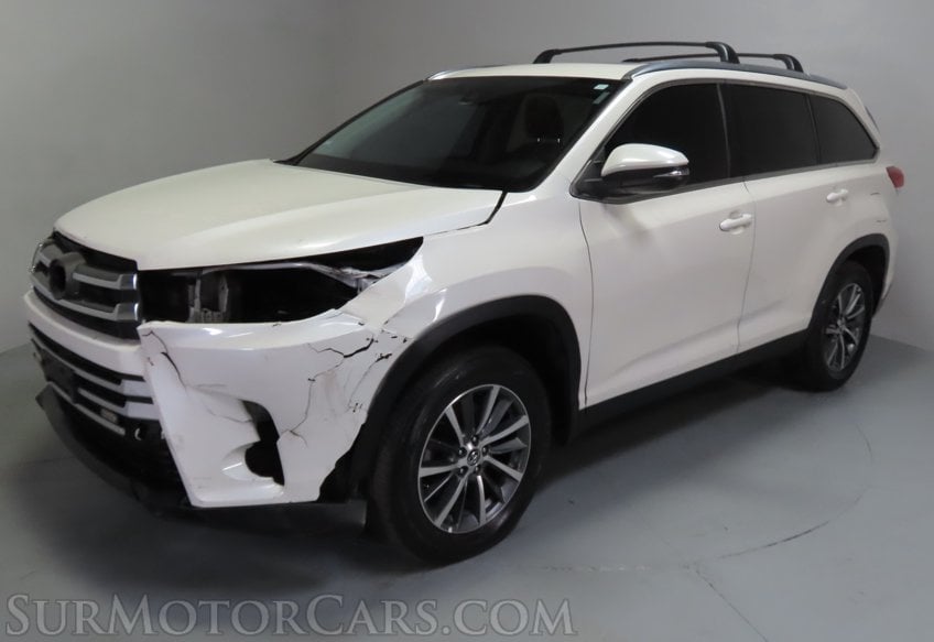 2019 Toyota Highlander XLE - Image 2