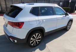 2023 Volkswagen Taos SE - Image 8