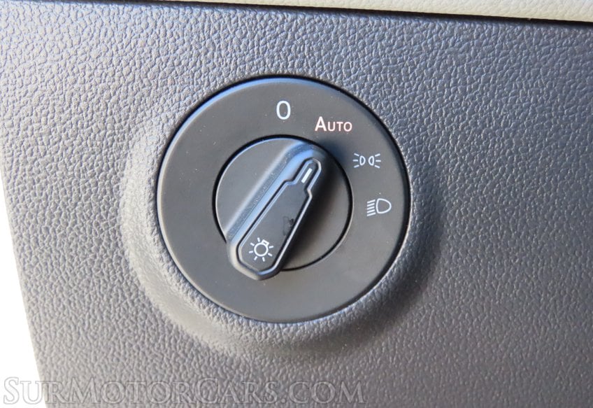 2023 Volkswagen Taos SE - Image 38